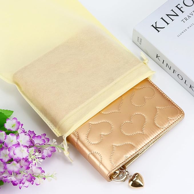 A5 PU Leather Cotton-Padded Binder 6-Ring Notebook Binder Cover with Gold Keychain for A5 Filler Paper, Refillable A5 Personal Planner Budget Binder with Magnetic Buckle Closure (Gold, A5)