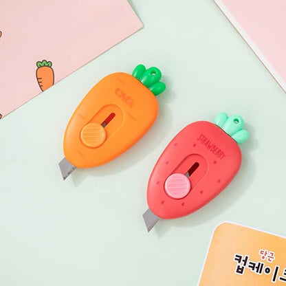 4pcs Mini Retractable Utility Knife Box Cutter Letter Opener, Cute Carrot and Strawberry Shaped Portable Knivies, For Cutting Paper Cardboard Thin Sheets Office School Stationery
