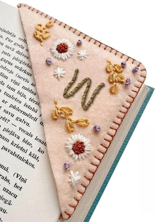MOTEERLLU Personalized Hand Embroidered Corner Bookmark,Felt Triangle Page Stitched Handmade Bookmark,Unique Cute Flower Letter Embroidery Bookmarks Accessories for Book Lovers