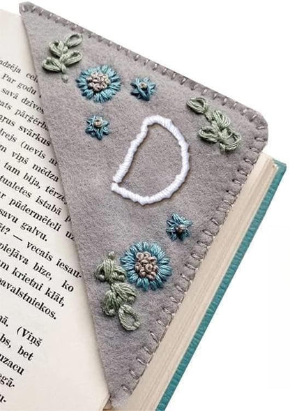 MOTEERLLU Personalized Hand Embroidered Corner Bookmark,Felt Triangle Page Stitched Handmade Bookmark,Unique Cute Flower Letter Embroidery Bookmarks Accessories for Book Lovers