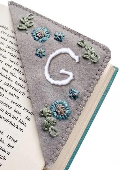 MOTEERLLU Personalized Hand Embroidered Corner Bookmark,Felt Triangle Page Stitched Handmade Bookmark,Unique Cute Flower Letter Embroidery Bookmarks Accessories for Book Lovers