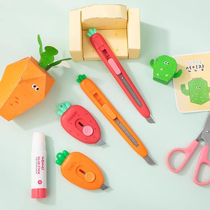 4pcs Mini Retractable Utility Knife Box Cutter Letter Opener, Cute Carrot and Strawberry Shaped Portable Knivies, For Cutting Paper Cardboard Thin Sheets Office School Stationery