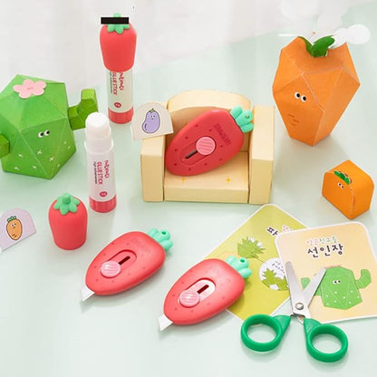 4pcs Mini Retractable Utility Knife Box Cutter Letter Opener, Cute Carrot and Strawberry Shaped Portable Knivies, For Cutting Paper Cardboard Thin Sheets Office School Stationery