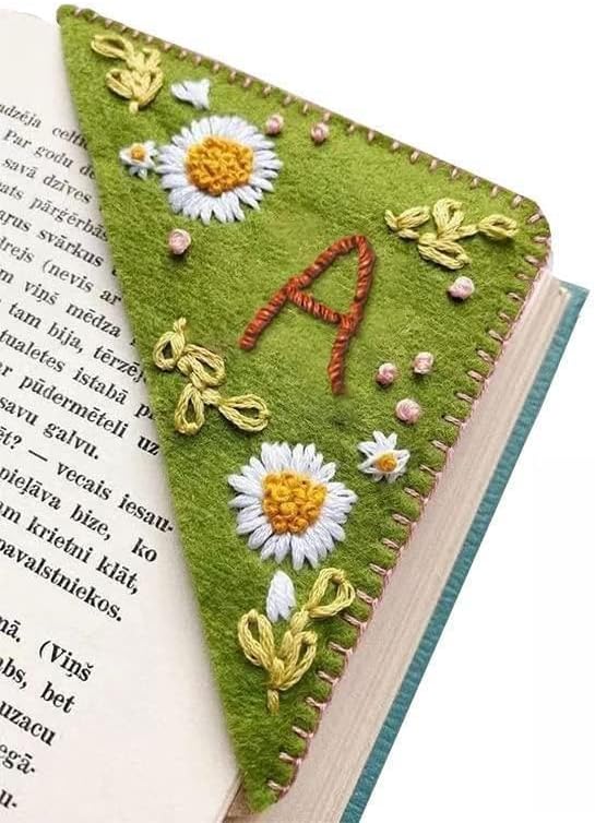 MOTEERLLU Personalized Hand Embroidered Corner Bookmark,Felt Triangle Page Stitched Handmade Bookmark,Unique Cute Flower Letter Embroidery Bookmarks Accessories for Book Lovers