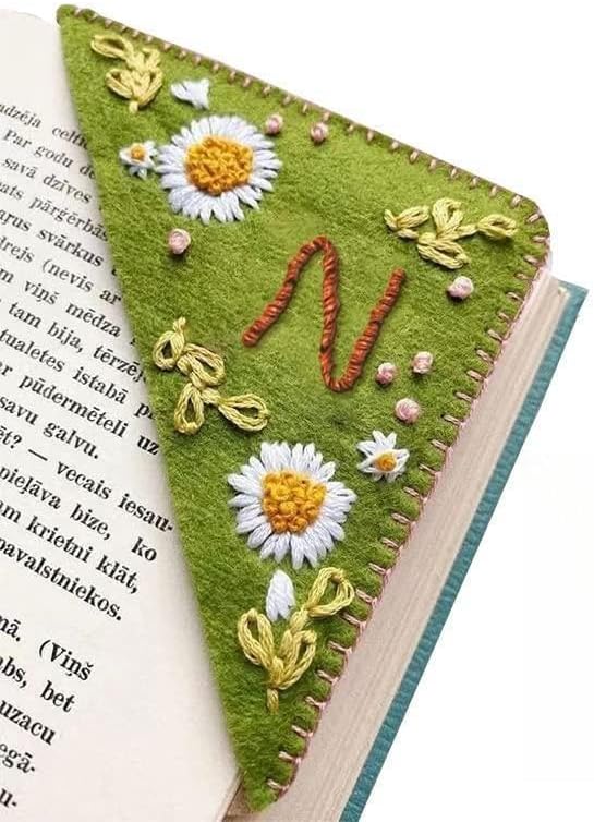 MOTEERLLU Personalized Hand Embroidered Corner Bookmark,Felt Triangle Page Stitched Handmade Bookmark,Unique Cute Flower Letter Embroidery Bookmarks Accessories for Book Lovers
