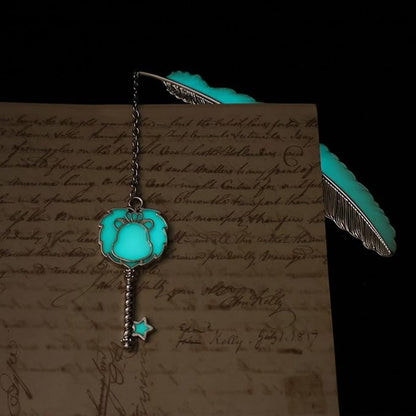 Zodiac Feather Bookmark Gifts for Women Men, Cool Metal Bookmark Glow in The Dark Leo Bookmark, Luminous Star Sign Constellation Horoscope Bookmark Gifts