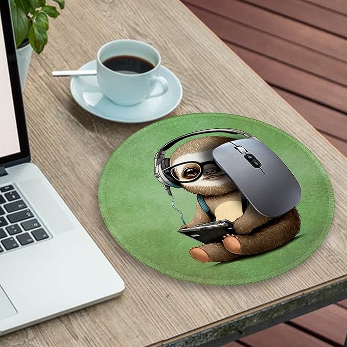 Funny Green Round Mouse Pad Mouse Pad for Desk, Cute Sloth Computer Mousepad with Stitched Edge Non-Slip Rubber Base, Cute Green Home Office Decor Desk Accessories Office Supplies Gift for Women Men