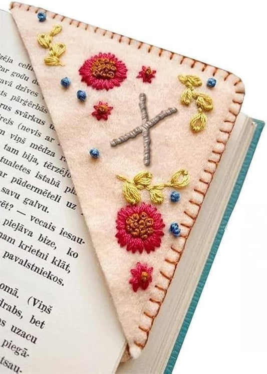 MOTEERLLU Personalized Hand Embroidered Corner Bookmark,Felt Triangle Page Stitched Handmade Bookmark,Unique Cute Flower Letter Embroidery Bookmarks Accessories for Book Lovers