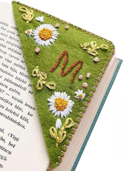 MOTEERLLU Personalized Hand Embroidered Corner Bookmark,Felt Triangle Page Stitched Handmade Bookmark,Unique Cute Flower Letter Embroidery Bookmarks Accessories for Book Lovers