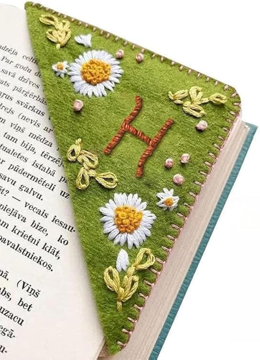 MOTEERLLU Personalized Hand Embroidered Corner Bookmark,Felt Triangle Page Stitched Handmade Bookmark,Unique Cute Flower Letter Embroidery Bookmarks Accessories for Book Lovers