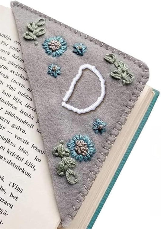 MOTEERLLU Personalized Hand Embroidered Corner Bookmark,Felt Triangle Page Stitched Handmade Bookmark,Unique Cute Flower Letter Embroidery Bookmarks Accessories for Book Lovers