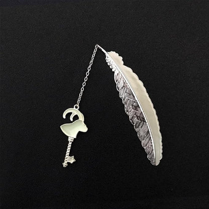 Zodiac Feather Bookmark Gifts for Women Men, Cool Metal Bookmark Glow in The Dark Capricorn Bookmark, Luminous Star Sign Constellation Horoscope Bookmark Gifts