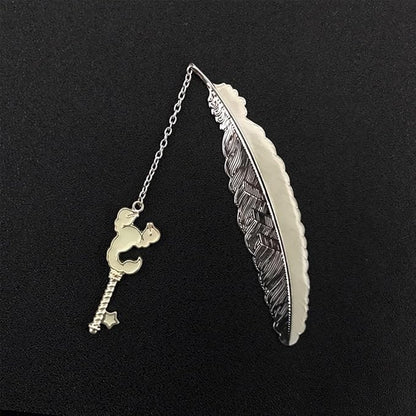 Zodiac Feather Bookmark Gifts for Women Men, Cool Metal Bookmark Glow in The Dark Scorpion Bookmark, Luminous Star Sign Constellation Horoscope Bookmark Gifts