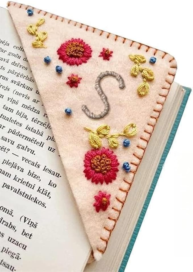 MOTEERLLU Personalized Hand Embroidered Corner Bookmark,Felt Triangle Page Stitched Handmade Bookmark,Unique Cute Flower Letter Embroidery Bookmarks Accessories for Book Lovers