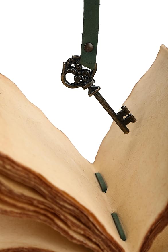 Fausta Vintage Handcrafted Leather Journal with Key for Writing, 240 Pages 8 x 6 inches, Deckled Cotton Paper Notebook/Diary for Men and Women 150 GSM Drawing/Sketchbook, Hunter Green