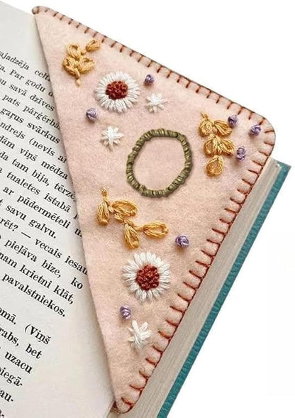MOTEERLLU Personalized Hand Embroidered Corner Bookmark,Felt Triangle Page Stitched Handmade Bookmark,Unique Cute Flower Letter Embroidery Bookmarks Accessories for Book Lovers