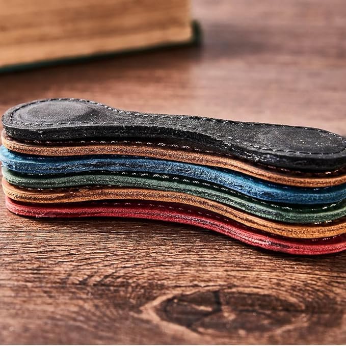 Personalized Magnetic Leather Bookmark, 26 Letters Custom Leather Bookmarks, Handmade, Leather Magnetic Bookmark for Book Lovers Readers Women Kid(Black，L）