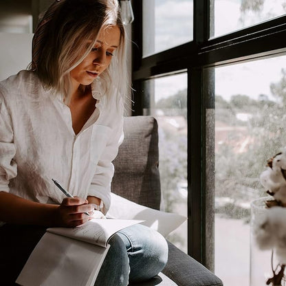 uniball Signo 207 Gel Pen, Retractable, Micro 0.5 Mm, Red Ink, Smoke/black/red Barrel, Dozen