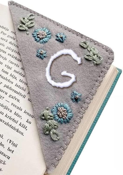 MOTEERLLU Personalized Hand Embroidered Corner Bookmark,Felt Triangle Page Stitched Handmade Bookmark,Unique Cute Flower Letter Embroidery Bookmarks Accessories for Book Lovers