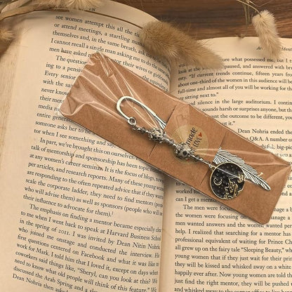 Retro Metal Bookmark for Bookish Gifts Funny Inspired Book Mark Book Accessories Book Lover Gifts for Women Men(Moon and Star-Gold)