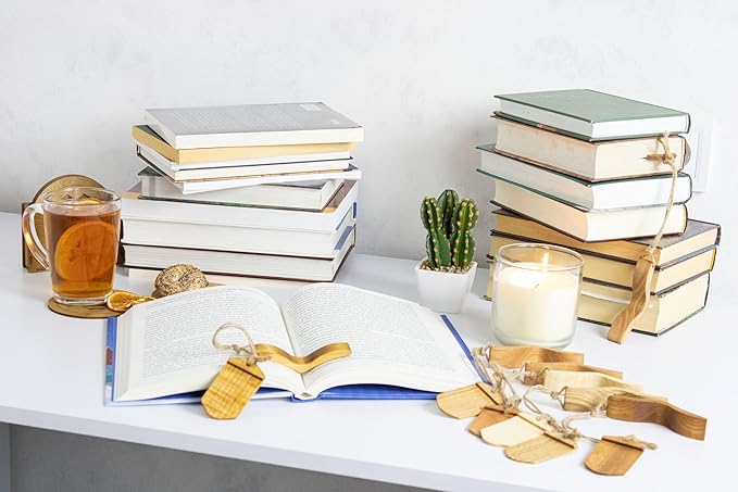 Handmade Wooden Book Page Holder - Wooden Thumb Bookmark - Novel Reading Accessories, Book Gadgets, Presents for Readers, Book Lovers Gifts, Bookworm (Oak Natural)