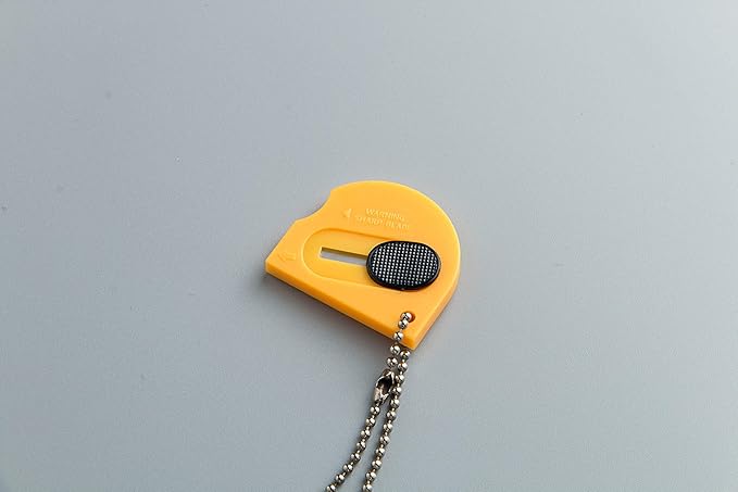 6 pack Mini Portable Utility Office Keychain with auto Retractable Blade Pocket Knives Letter Opener Small Box Cutter (MIX COLOUR 6PCS)