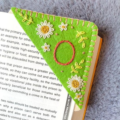 Personalized Hand Embroidered Corner Bookmark, Bookmarks for Women, Personalized Bookmark for Book Lovers, Cute Flower Book Mark by HNQCPCVU (O, Green)