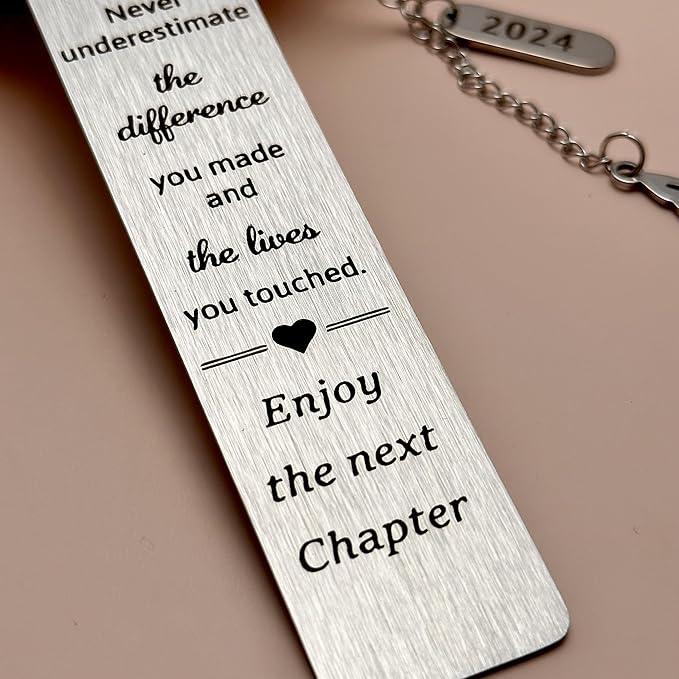 Retirement Gifts for Women Men, 2024 Best Retirement Gifts for Mom Grandmom Friends Teacher, Retired Gifts for Women, Happy Retirement Enjoy The Next Chapter Bookmark Christams Gifts for Men