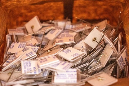 Cubicle Pins | Partition Pins | Decor Pins for Office Cubicle - Value Pack of 500 Fabric Pins for Furniture, Office Signs and Fabric Mounting | Made in The USA