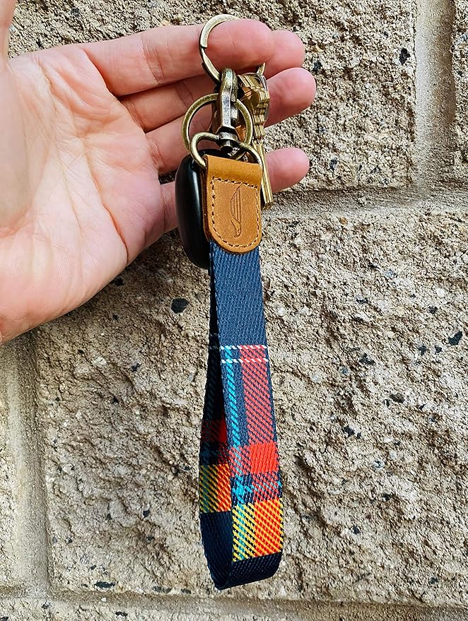 POCKT Lanyard for Keys Wristlet Strap Key Chain Holder for Men and Women - Cool Hand Wrist Lanyards for Keys and Wallets